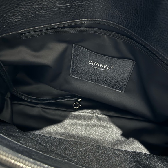 ❌SOLD❌ Authentic CHANEL On the Road Tote (Large) - Picture 5 of 14